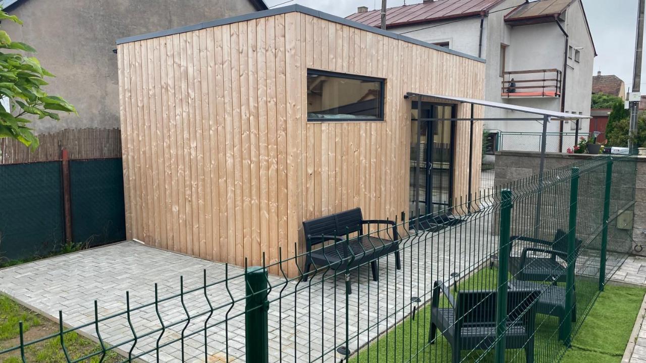 Tiny House Appartement Pardubice Buitenkant foto