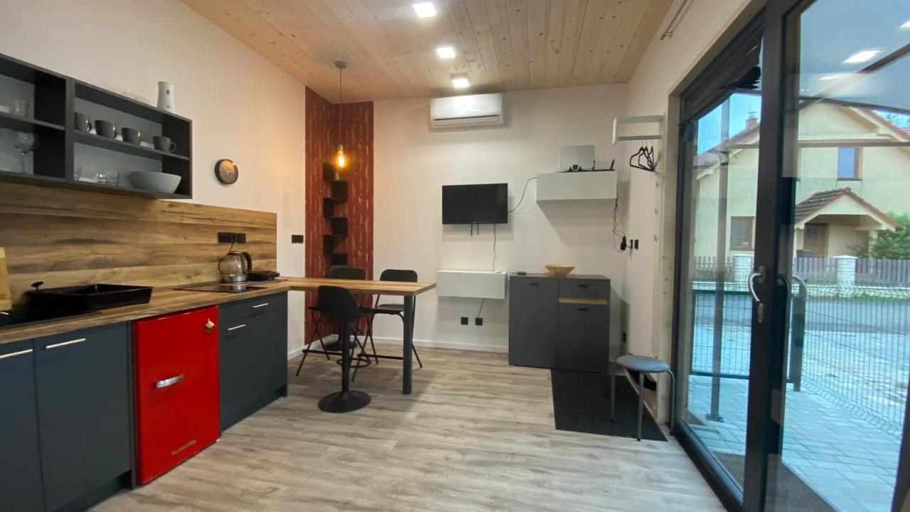 Tiny House Appartement Pardubice Buitenkant foto